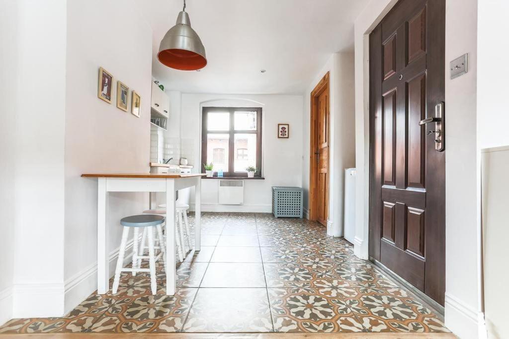 Bonjour - Old Town Mostowa Apartment Torun